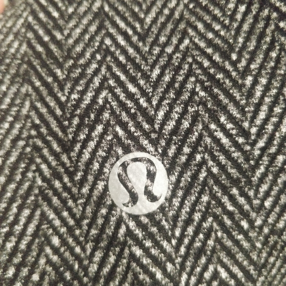 Lululemon size 4 High rise grey leggings - Picture 7 of 7